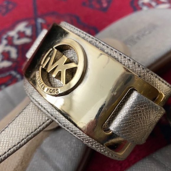 MICHAEL KORS * Gold LEATHER Warren FLIP FLOPS Sandals * EUC * 7-1/2 - Picture 4 of 10